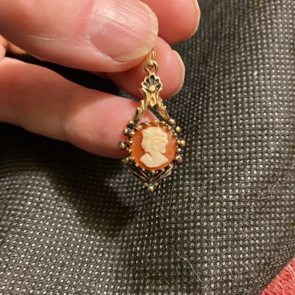 Antique cameo 14k solid gold pendant
